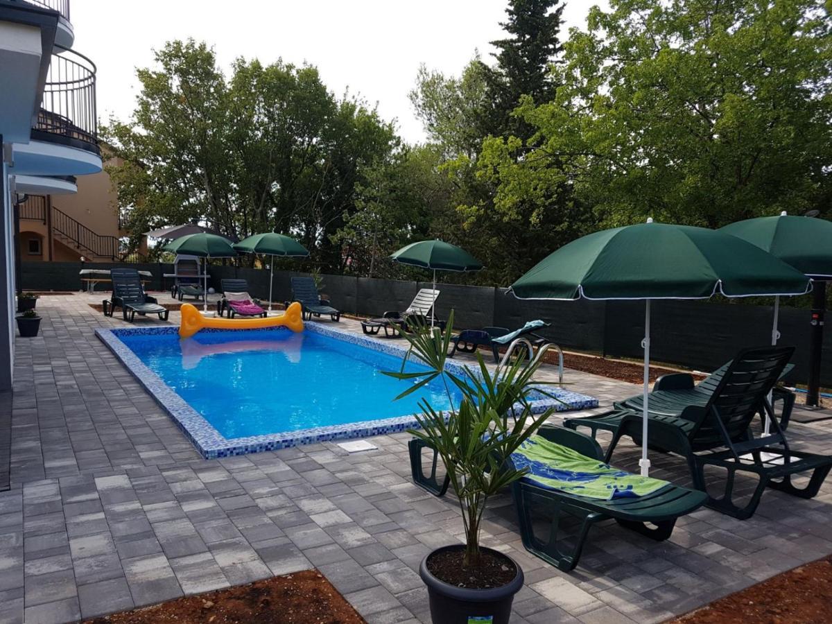 Apartmani Zaric Malinska Buitenkant foto