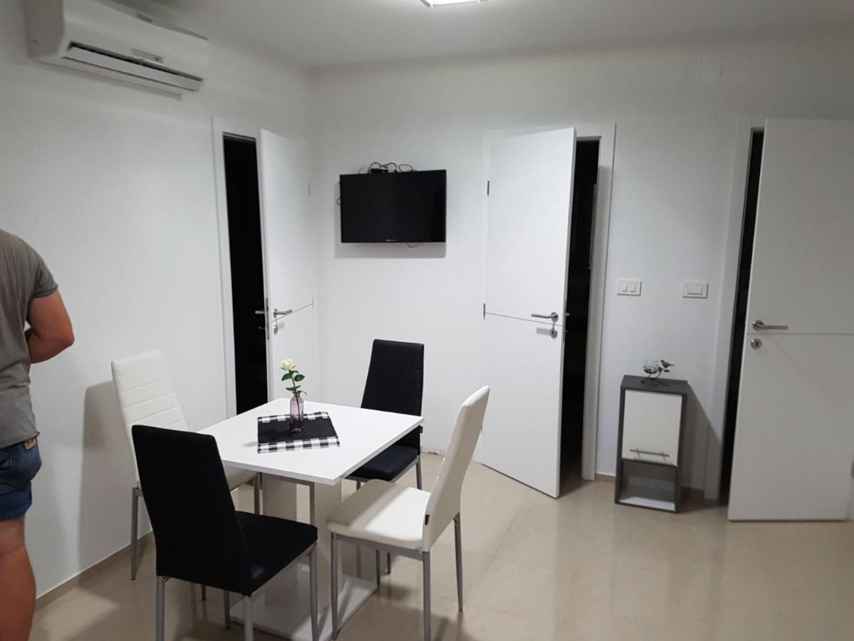 Apartmani Zaric Malinska Buitenkant foto