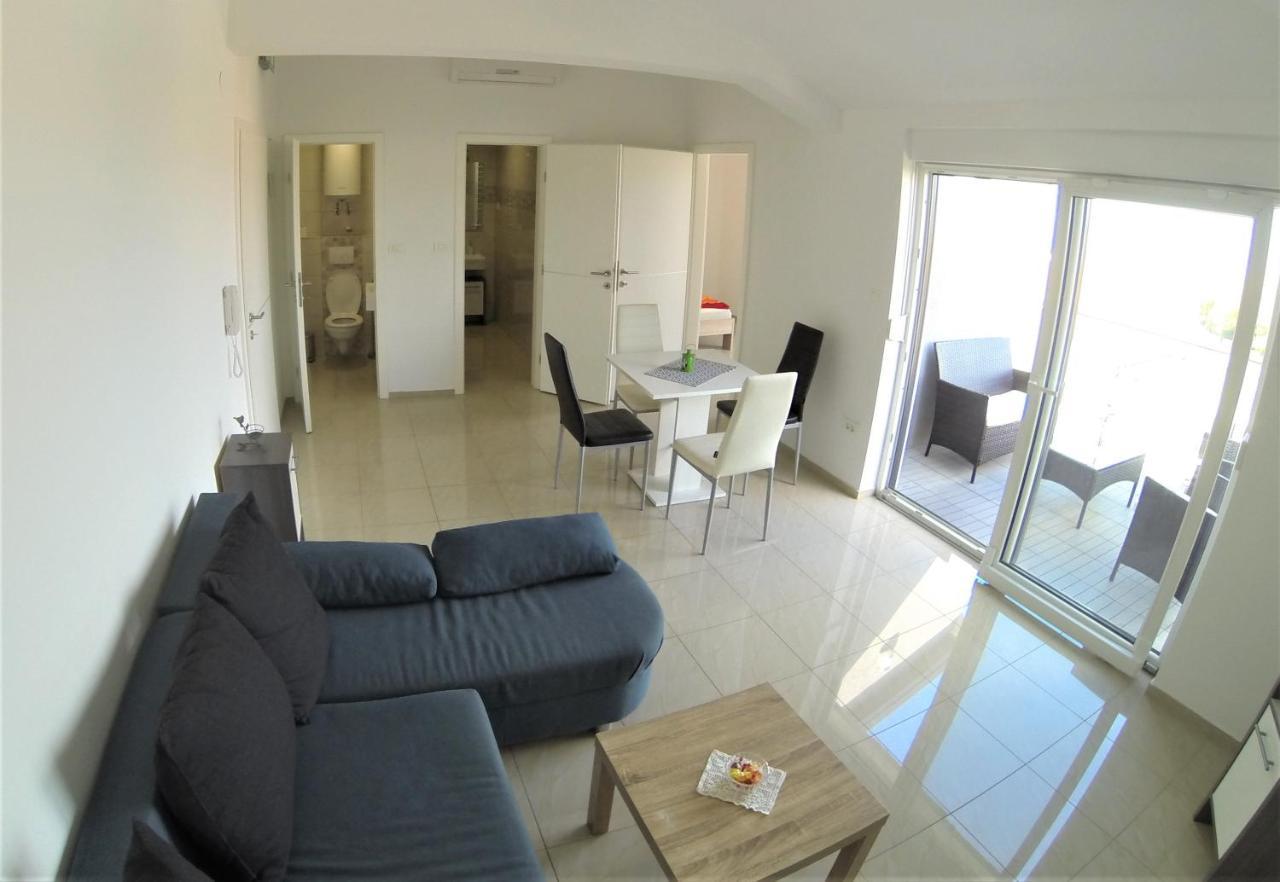 Apartmani Zaric Malinska Buitenkant foto