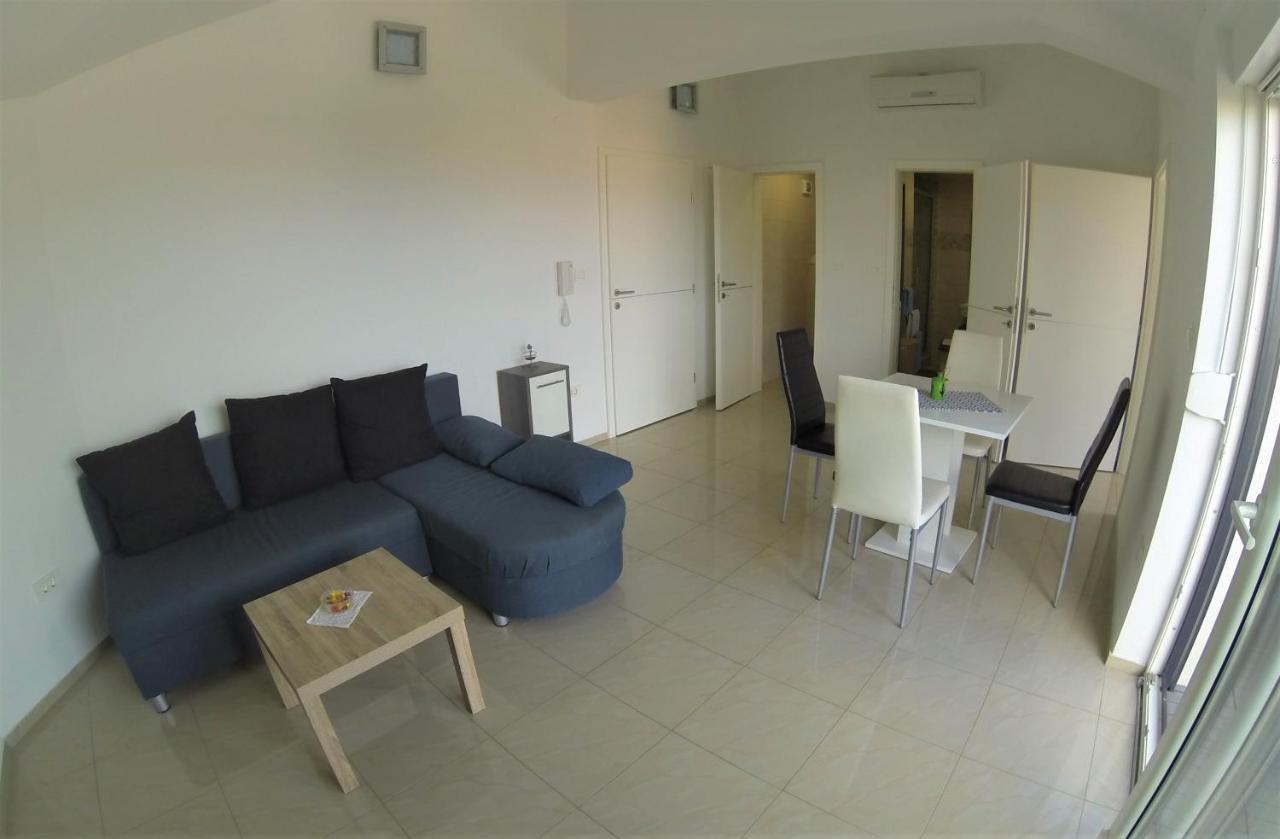 Apartmani Zaric Malinska Buitenkant foto