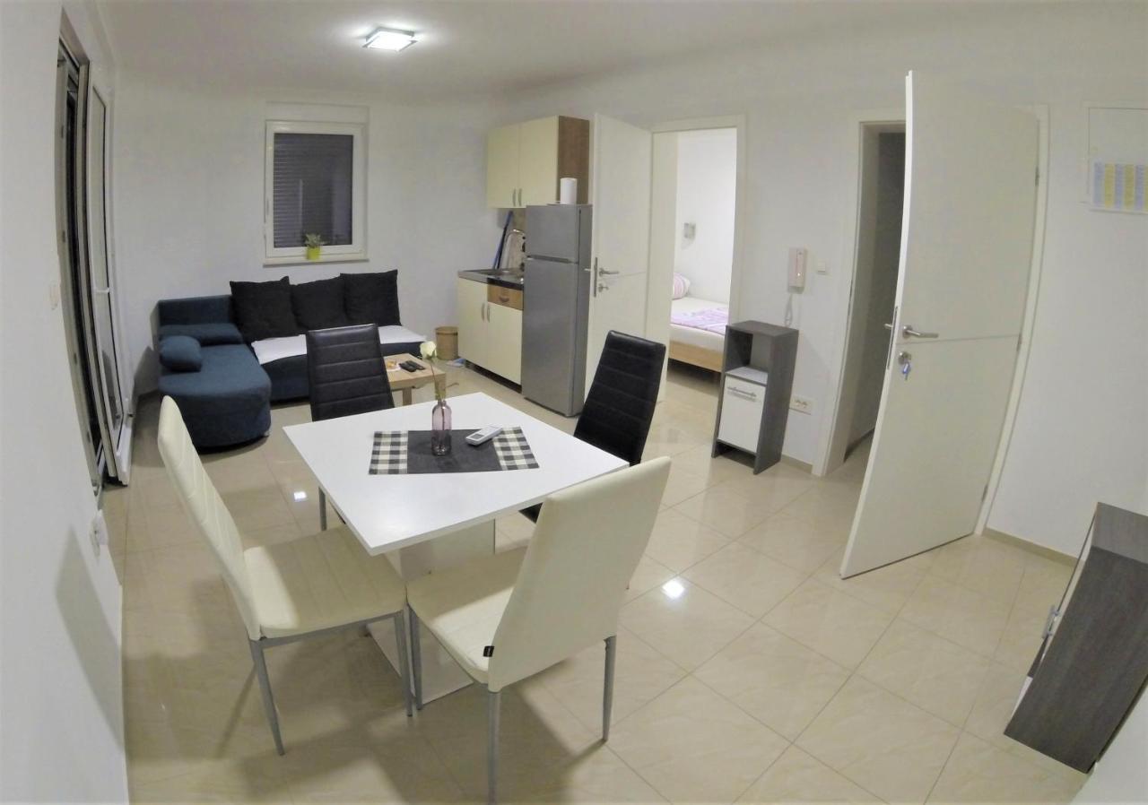 Apartmani Zaric Malinska Buitenkant foto
