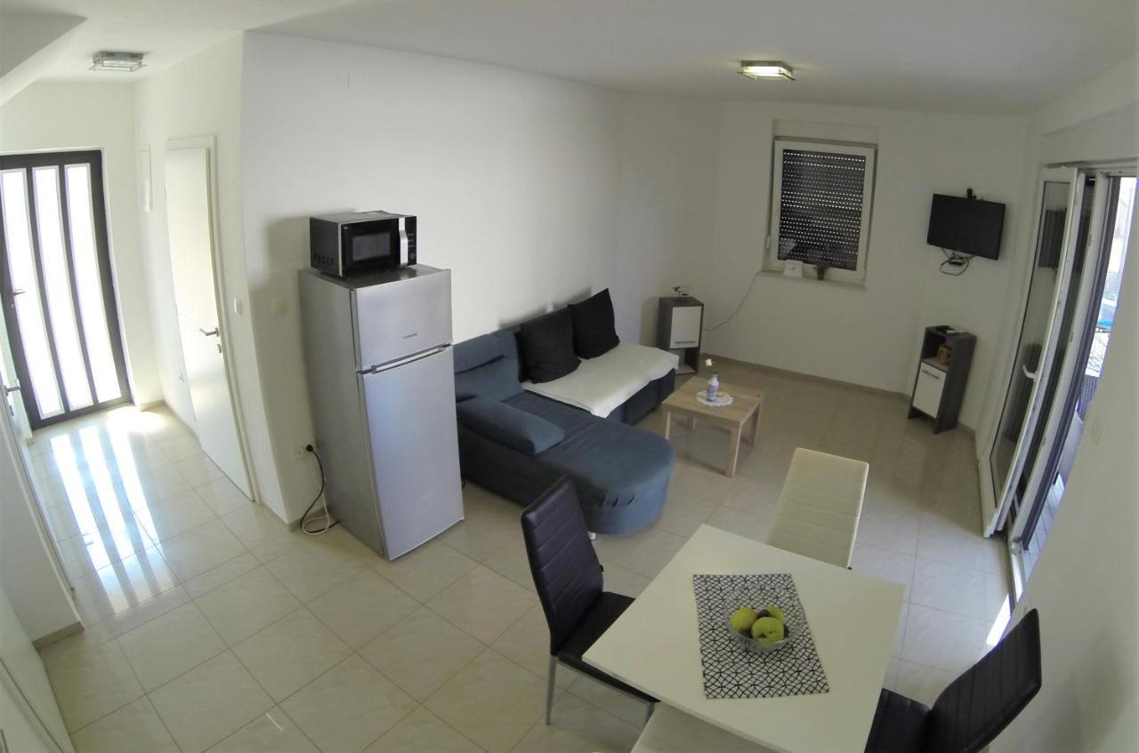 Apartmani Zaric Malinska Buitenkant foto