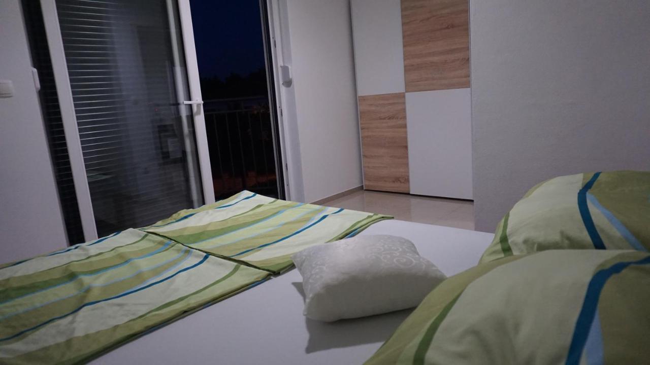 Apartmani Zaric Malinska Buitenkant foto