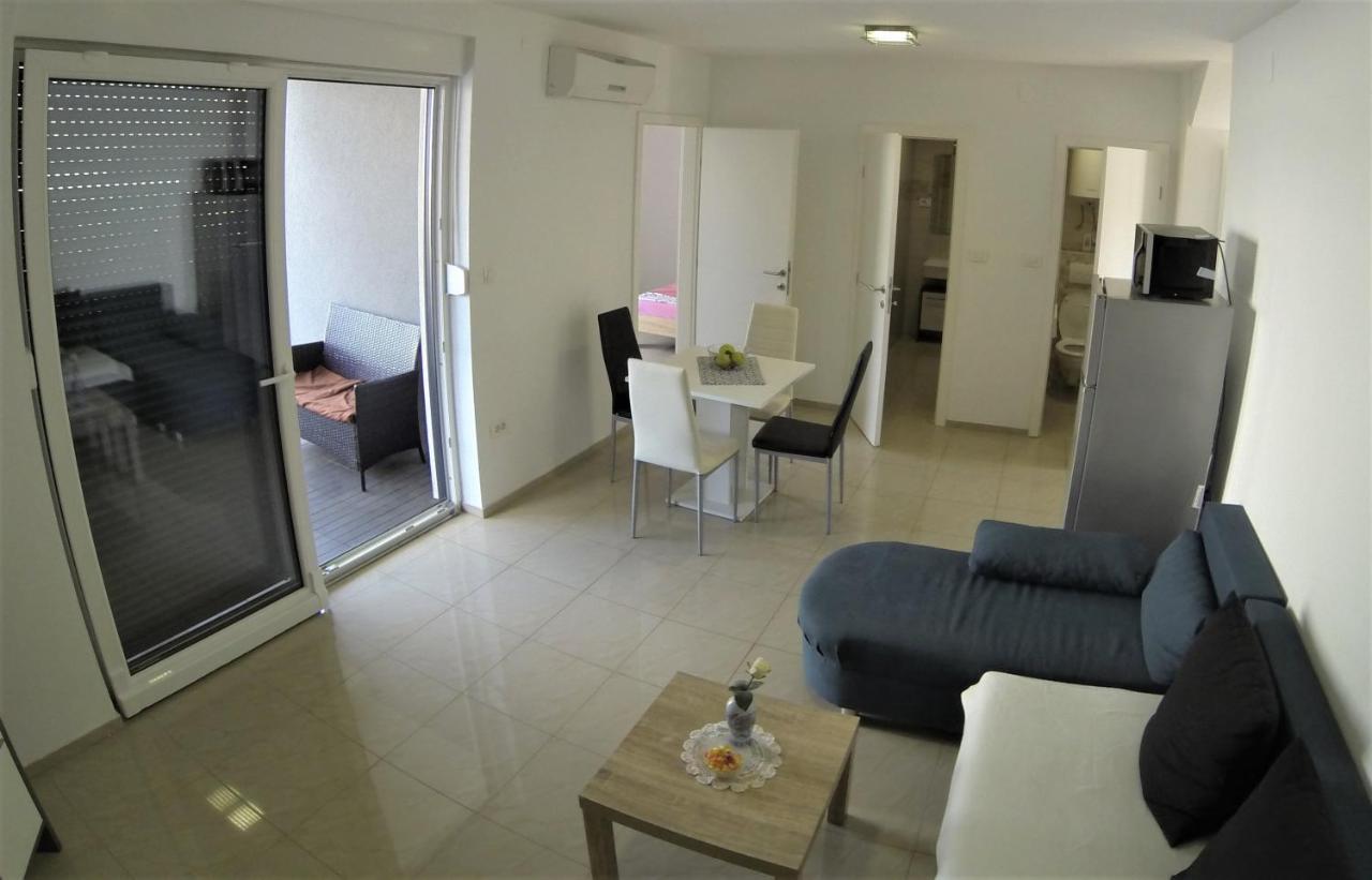 Apartmani Zaric Malinska Buitenkant foto