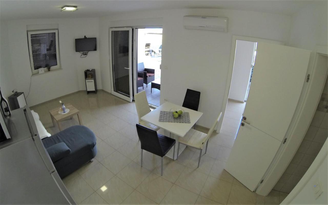 Apartmani Zaric Malinska Buitenkant foto